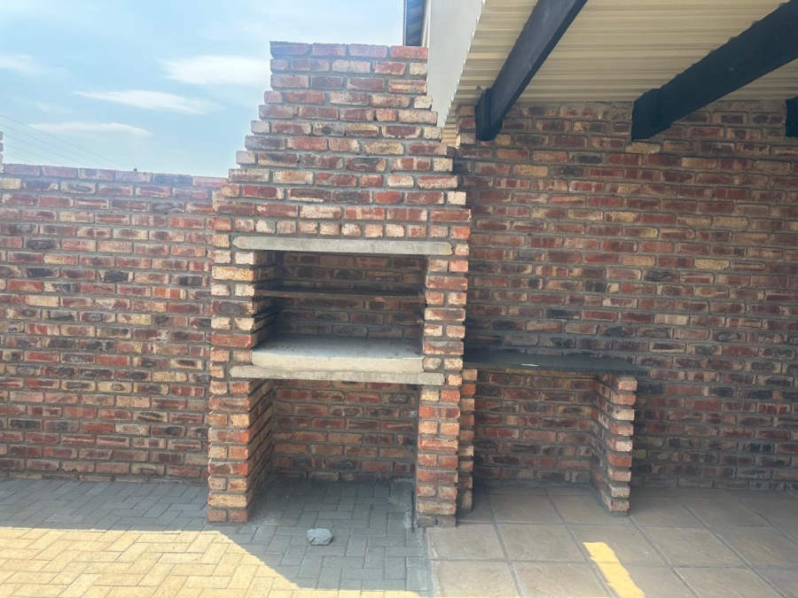 To Let 3 Bedroom Property for Rent in Waterval East North West